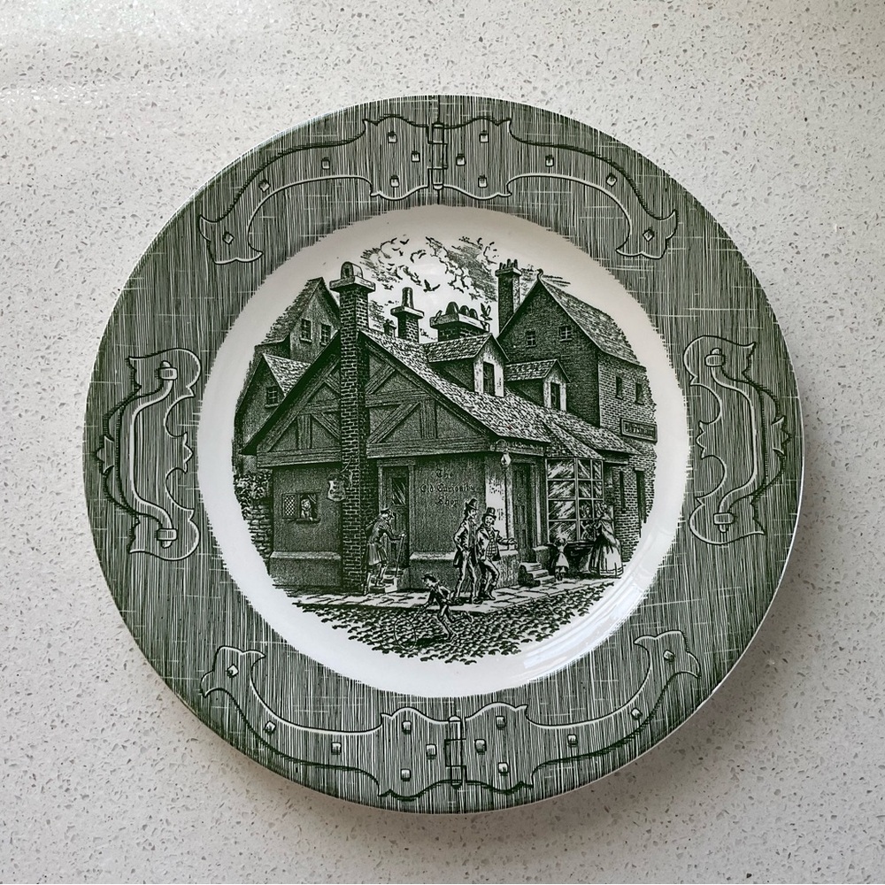 The Old Curiosity Shop Set of Four MCM 10” Green/White Dinner Plates
